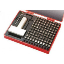 Jeu de 100 lettres et chiffres à frapper largeur 3mm DOGHER